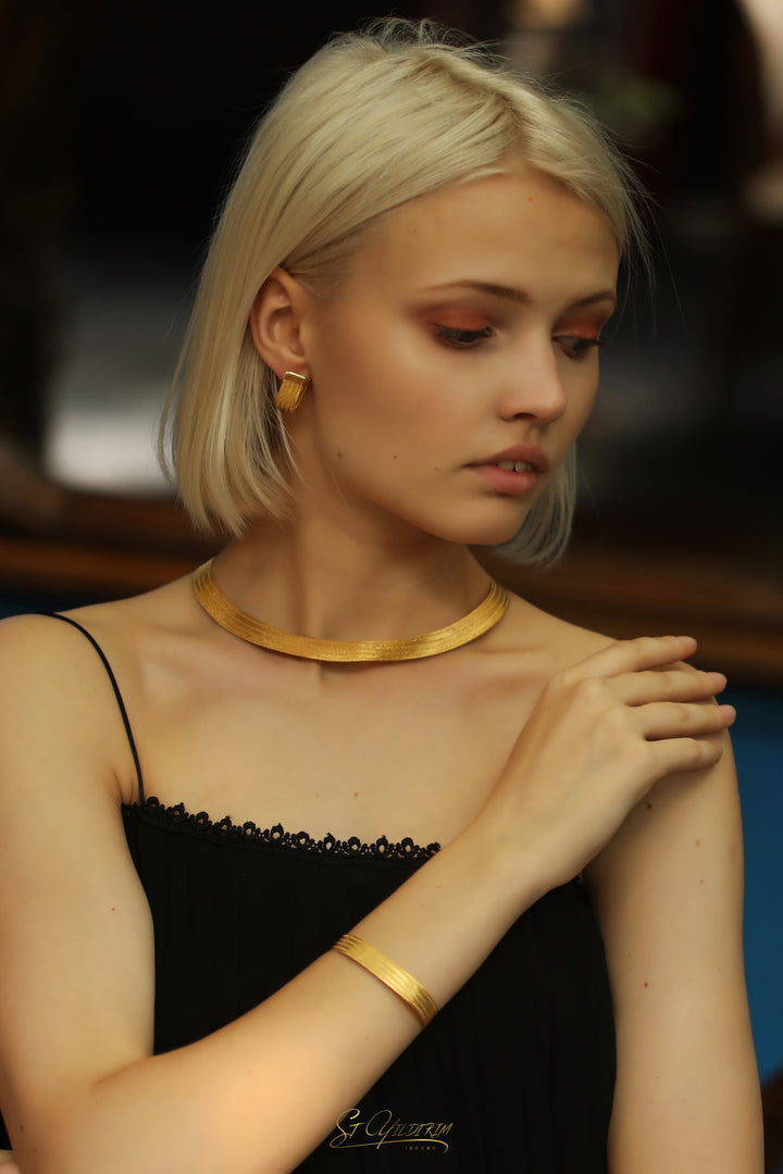 Hand-Knitted Gold Set SE01T